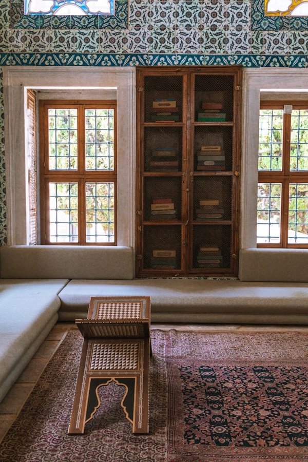 Quelle est la méthode la plus simple pour recycler les vieux textiles en tapis de maison ?